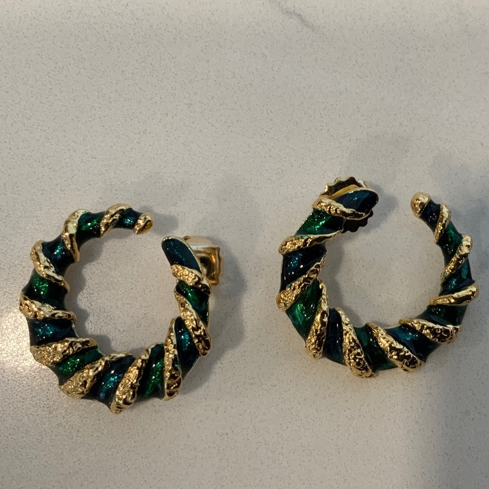 Vintage 1988 Avon Christmas Earrings - Picture 2 of 4